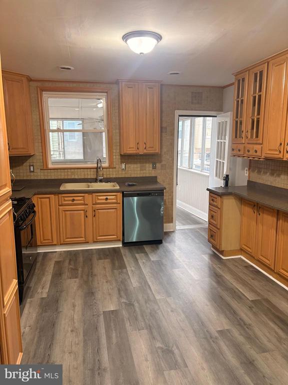 Photo - 2515 Christian St