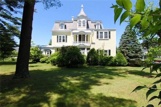 Building Photo - 45 Ayrault St Unit #6