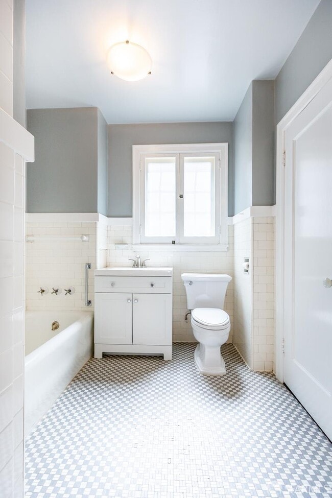 Photo - 874 Green St