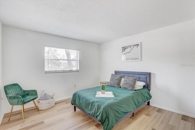 Photo - 350 79th Ave N Unidad 204