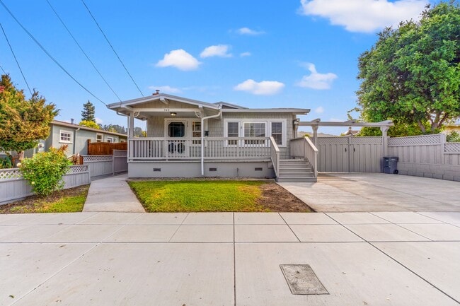 Beautiful Spacious 3 Bedroom Home w/ Brand... - Beautiful Spacious 3 Bedroom Home w/ Brand...