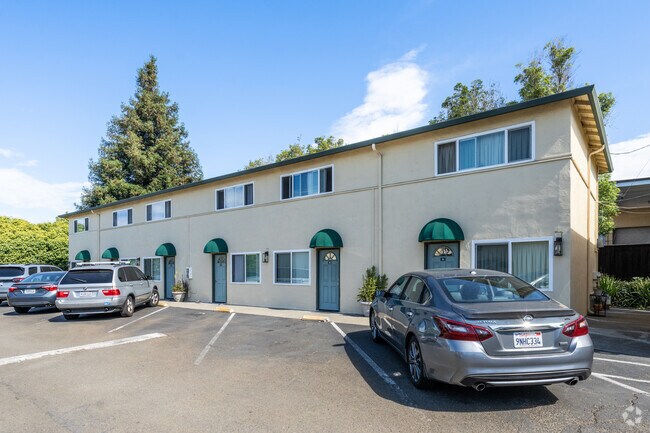 Building Photo - Holiday Orchard Apartments