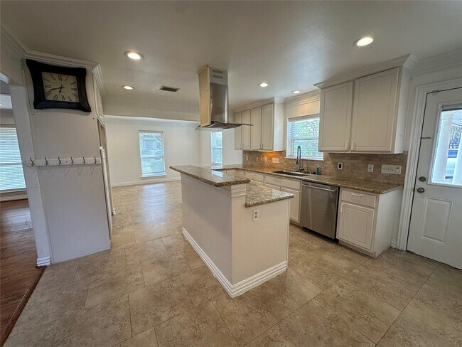 Photo - 8522 Westview Dr