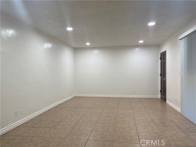 1146 E Lexington Dr
