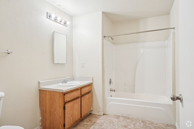 3BR, 2BA - 1,077SF - Primary Bathroom - Broadway Commons