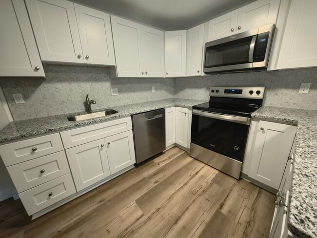 Building Photo - 390 Union Ave Unit #1