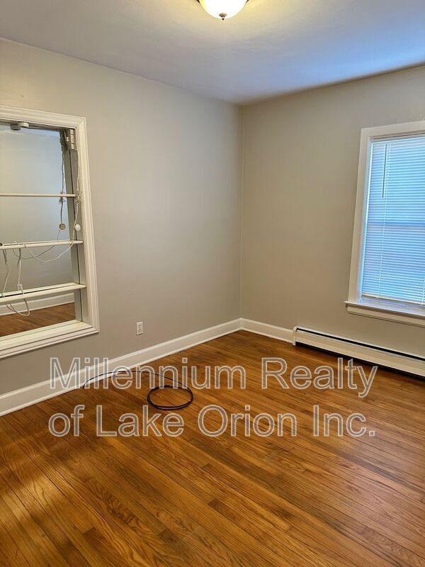 Photo - 3185 Buckingham Ave