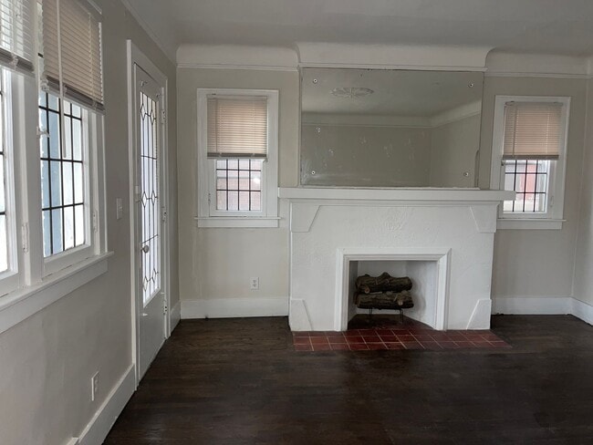 Photo - 3277 Calvert Ave Unit 3277 Calvert St - Lower