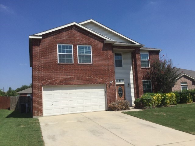 Photo - 1112 Roundhouse Dr