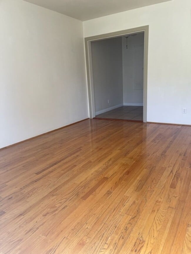 Building Photo - 5517-5519 Inglewood Blvd. Unit 5517 1/2