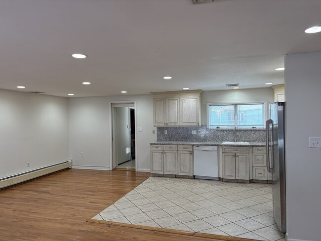 Building Photo - 32 Maiden Ln