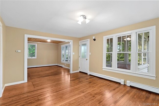 60 Watch Hill Rd