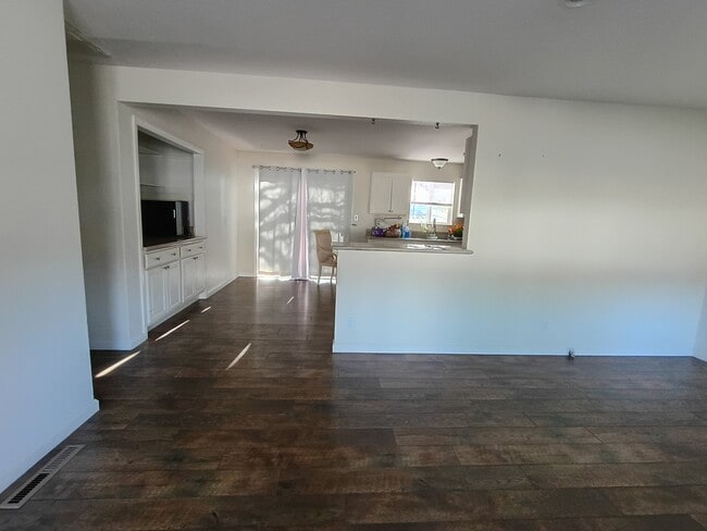 Photo - 2605 Mountain St