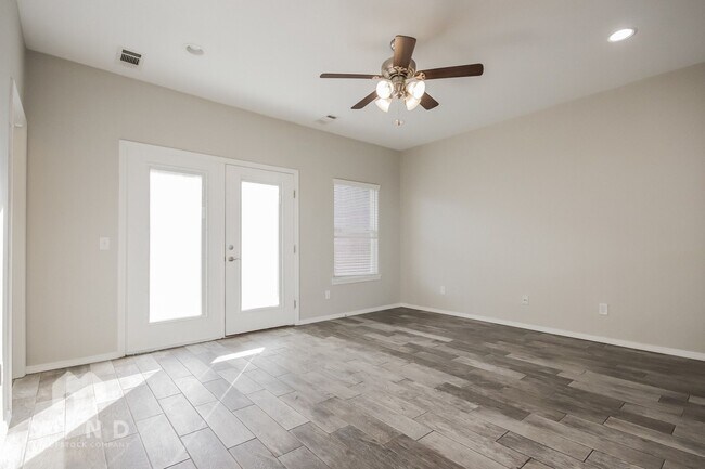 Photo - 1730 N Reno Dr