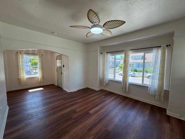 Photo - 1537 Pacific Ave