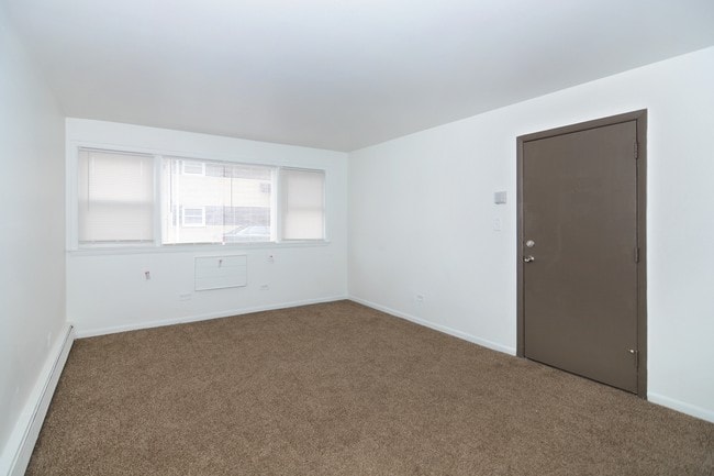 Photo - 14122 S School St