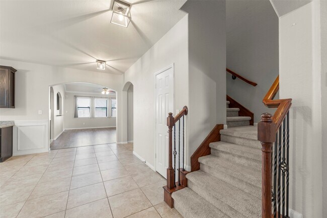 Photo - 5531 Drumlin Field Way