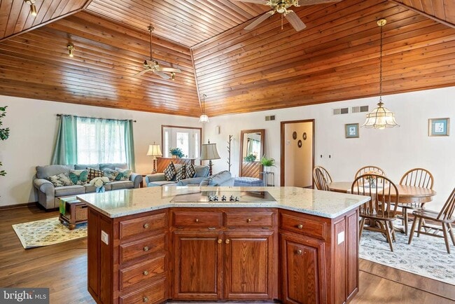 Photo - 641 Adams Dr