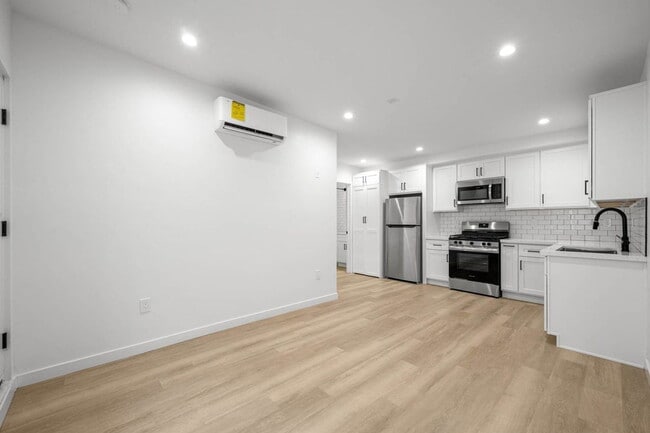 3335 Stocker St W Unit 1/4