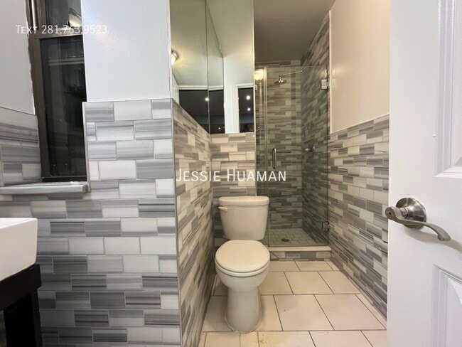 Photo - 221 E 23rd St Unit 11A