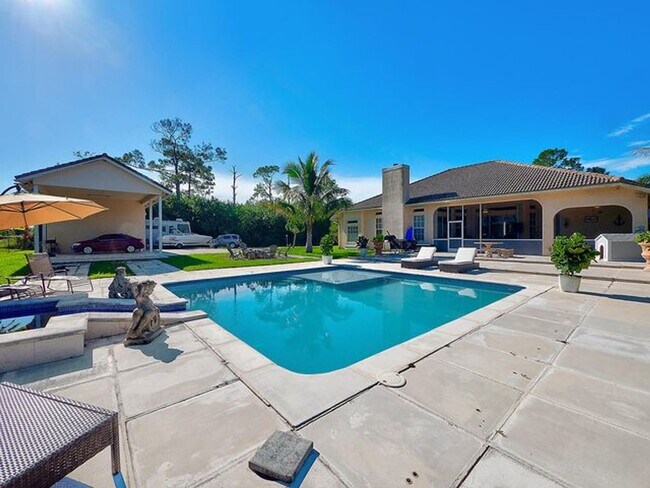 Building Photo - 17945 36th Ct N