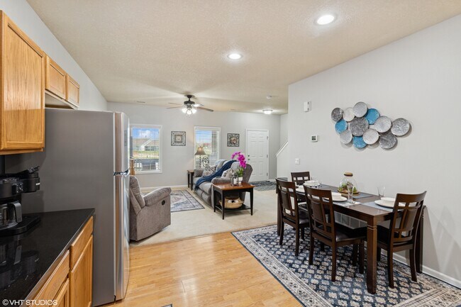 Photo - 284 SE Booth Ave