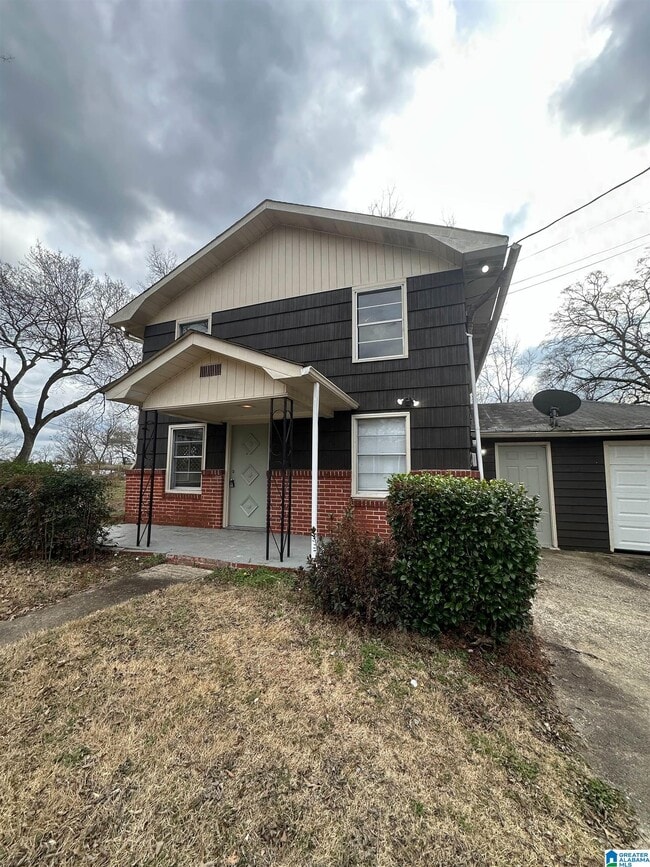 Building Photo - 1220 Skyline Dr