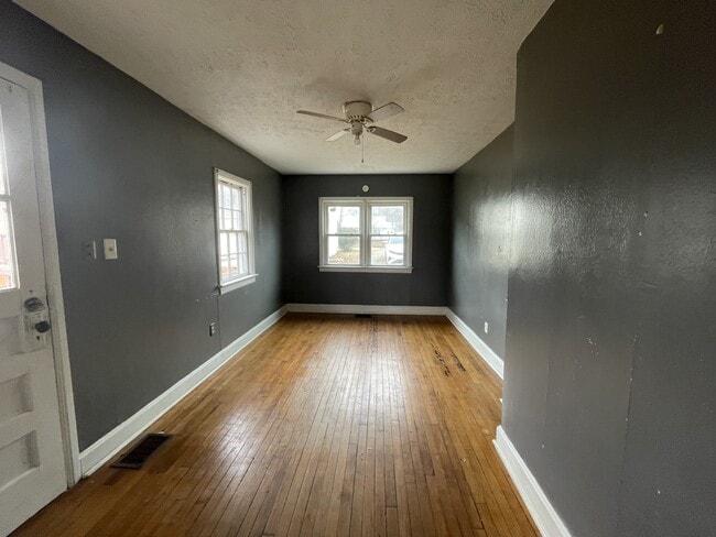 Photo - 268 Crescent Ln