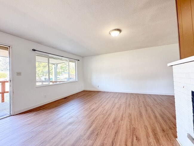 Photo - 4 bed rambler in HUGE lot