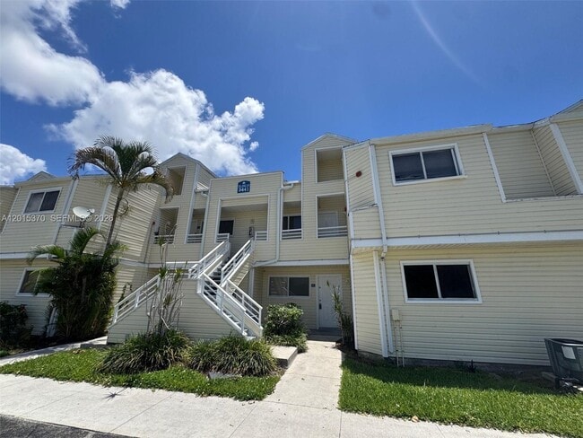 Building Photo - 3441 NW 44th St Unit 104