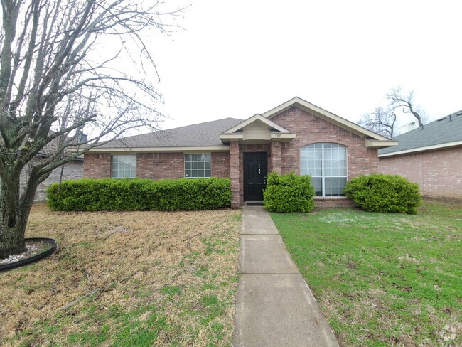 Building Photo - $2050  Large, single story Lancaster House