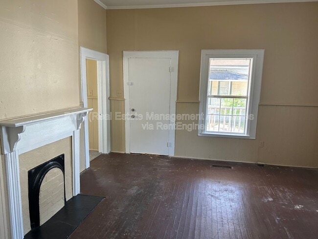 Photo - 503 Hallyburton St
