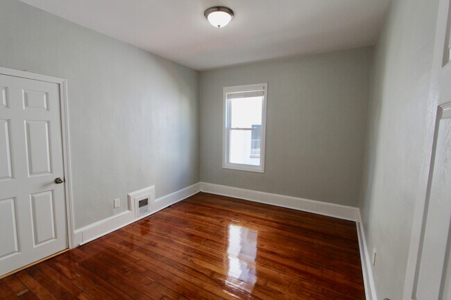 Photo - 203 Westville St
