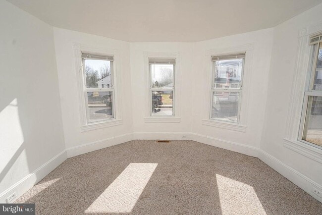 Photo - 415 E East St