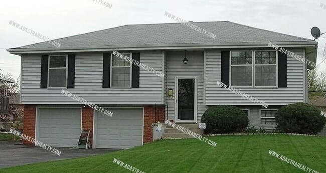 Spacious Olathe Home-Available NOW!! - Spacious Olathe Home-Available NOW!!