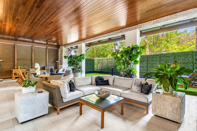 Building Photo - 200 SE Mizner Blvd Unit 104 Rental