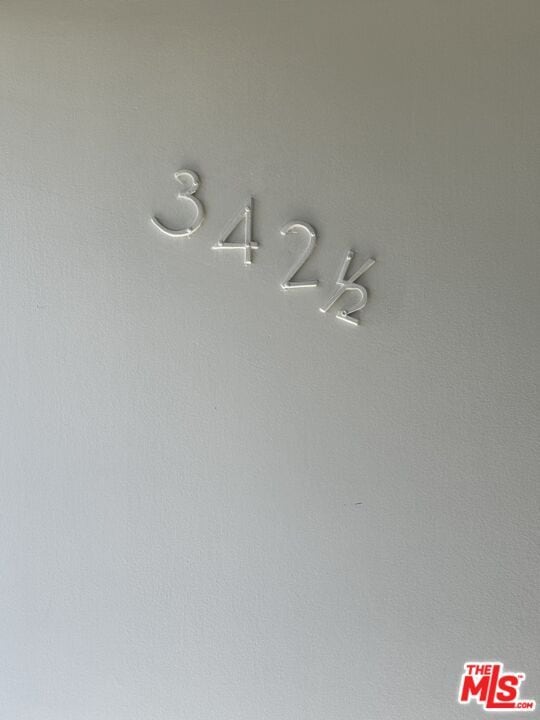 Photo - 342 1/2 S Serrano Ave