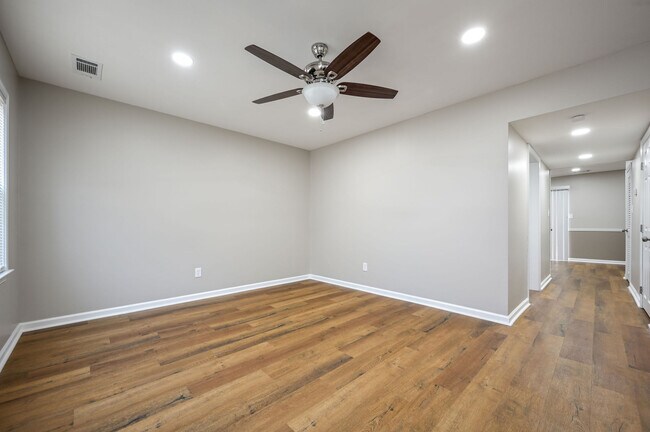 1192 Madison Ct