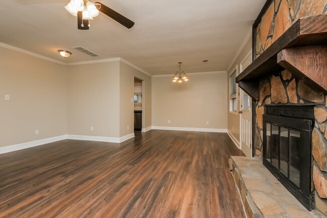 Photo - 9346 Woodknoll Way