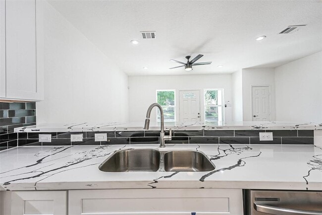 Building Photo - 5317 Chennault Rd