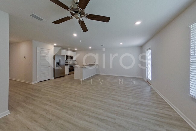 Photo - 209 Monarch Ln