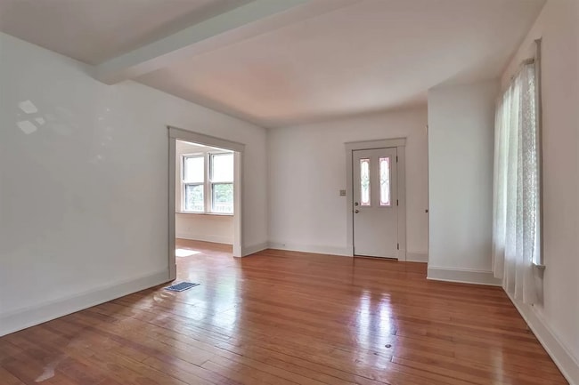 Photo - 476 Compton Rd