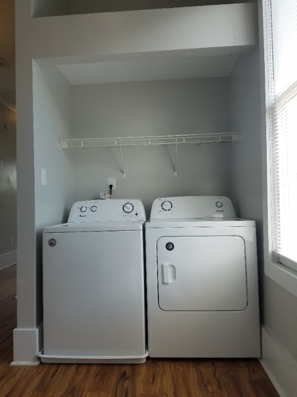 Photo - 307 W 41st St