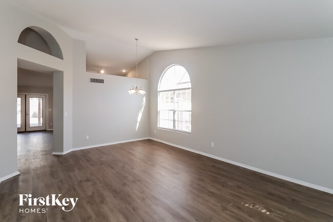 Photo - 1214 E Grovers Ave