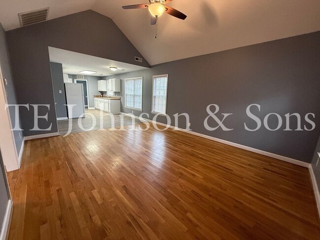 Photo - Charming 3 Bedroom Home with Modern Finishes on Dellwood