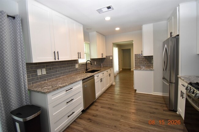 Photo - 15711 Blackhawk Blvd