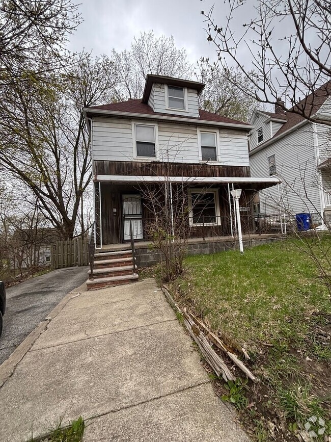 Building Photo - Section 8 Accepted! Spacious newly renovat... Rental