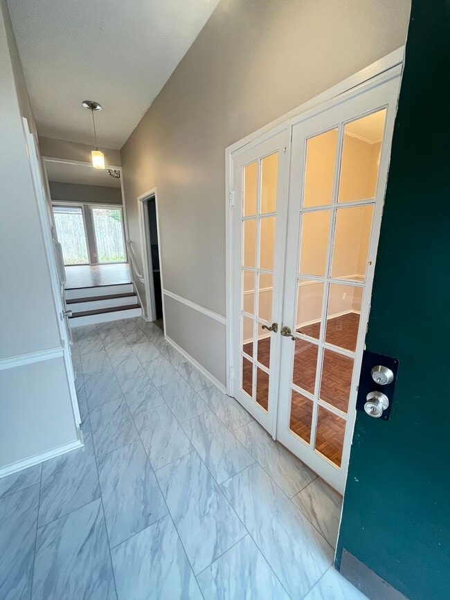 Photo - Beautiful renovated East Memphis condo located in the Richland area! Community Pool! Small pets a...