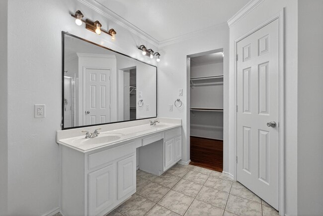 Building Photo - 2202 Laurel Branch Way