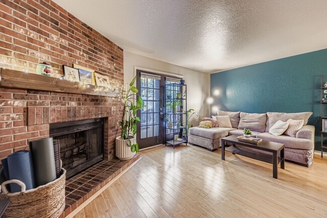 Building Photo - 7451 Bradburn Blvd Unit 2